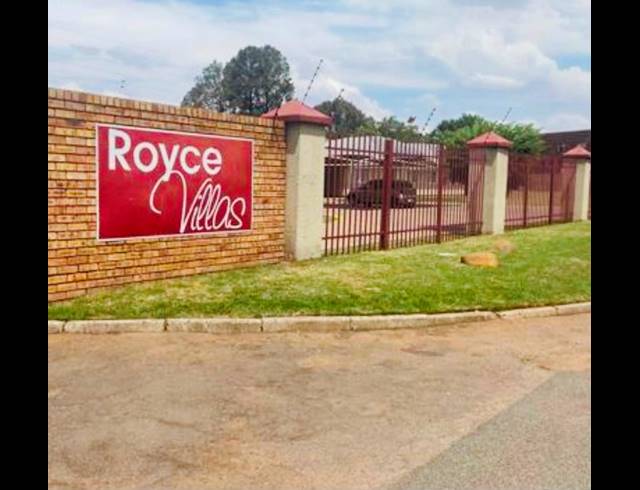 2 BEDROOM APARTMENT FOR SALE IN VANDERBIJLPARK CW 5